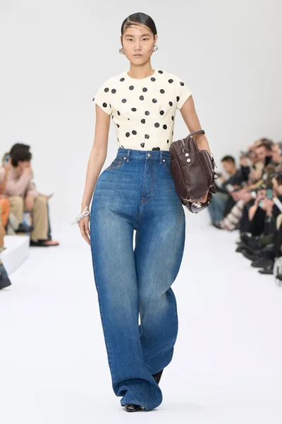 Look 15
